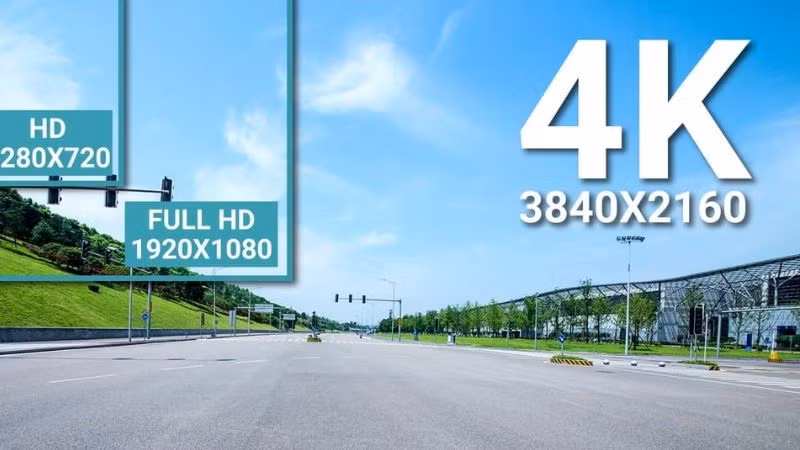 Độ phân giải, ít nhất là Full HD, nếu có thể hãy nâng lên 2K hoặc 4K để có hình ảnh sắc nét hơn. Các loại màn hình AMOLED và OLED thường cung cấp độ tương phản tốt và màu sắc sống động hơn so với LCD. Nếu là game thủ hoặc nghệ sĩ, màn hình có tốc độ làm mới tối thiểu là 90 Hz hoặc 120 Hz.