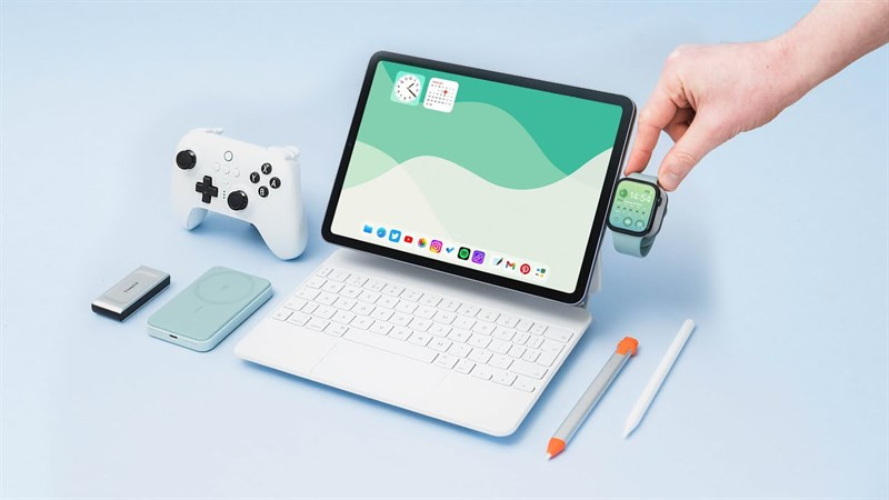 Nếu thường xuyên vẽ, ghi chú hoặc làm việc, hãy đảm bảo tablet hỗ trợ các phụ kiện như bút cảm ứng hoặc bàn phím rời vì chúng có thể nâng cao đáng kể tính linh hoạt và hiệu suất của thiết bị. Có nhiều dòng tablet khi sản xuất đã đặt rõ đối tượng khách hàng, nên các phụ kiện đi kèm cũng theo đó có những tùy biến.