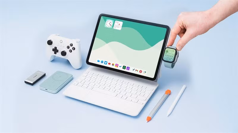 Nếu thường xuyên vẽ, ghi chú hoặc làm việc, hãy đảm bảo tablet hỗ trợ các phụ kiện như bút cảm ứng hoặc bàn phím rời vì chúng có thể nâng cao đáng kể tính linh hoạt và hiệu suất của thiết bị. Có nhiều dòng tablet khi sản xuất đã đặt rõ đối tượng khách hàng, nên các phụ kiện đi kèm cũng theo đó có những tùy biến.