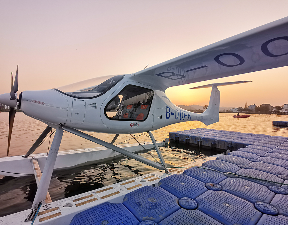 Bên cạnh mẫu RX4E mới nhất của hãng vừa được cấp phép an toàn hợp chuẩn, Học viên này trước đó cũng đã nghiên cứu thành công mẫu RX1E với 3 biến thể khác nhau gồm phiên bản chính là máy bay thể thao 2 người, 1E-A chuyên chở hàng hóa và 1E-S là thủy phi cơ cứu hộ.