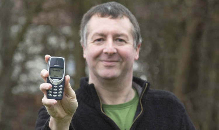 Cụ thể, tin tức cho rằng một người đàn ông tên là Kevin Moody - 1 thợ lợp mái nhà đang sống tại Ellesmere Port, Anh Quốc - trong lần dọn dẹp ngăn kéo đựng đồ lặt vặt của mình để tìm chìa khóa nhà kho thì bất ngờ phát hiện ra chiếc điện thoại Nokia 3310 cũ kỹ. 