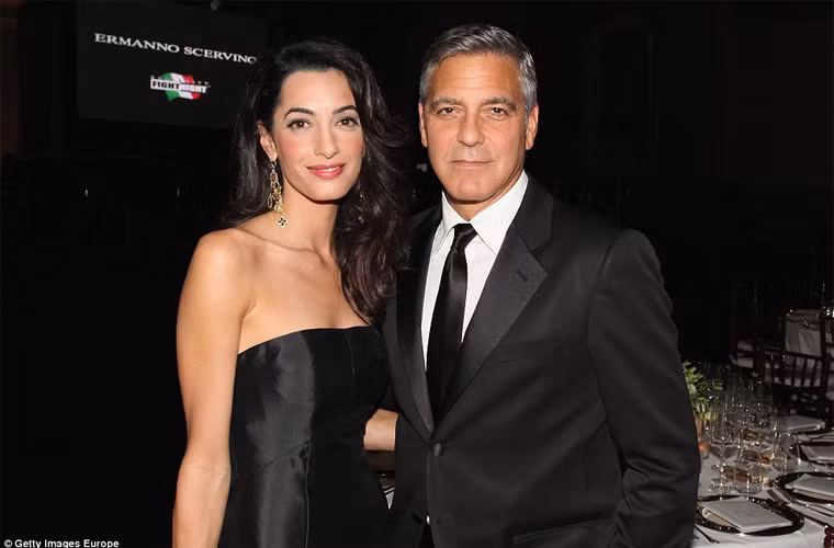 Đám cưới của nam tài tử Hollywood George Clooney và nữ luật sư Amul Alamuddin đã diễn ra tại Venice, Italy, ngày 27/9. Được biết toàn bộ chi phí đám cưới do bố mẹ cô dâu chi trả.