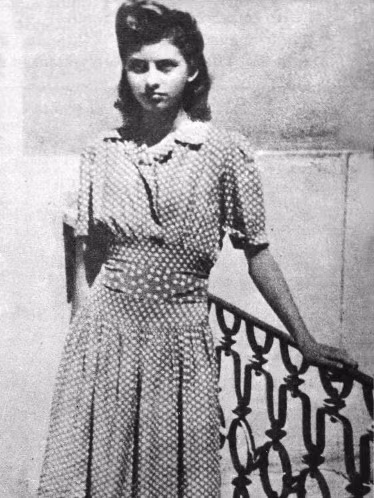 Ngoài ra, sự nghiệp của Sophia Loren còn ghi danh với giải Nữ diễn viên xuất sắc Liên hoan phim Cannes năm 1961, một giải Cesar danh dự năm 1991. Loren giữ kỷ lục giành 6 giải David di Donatello của Italy về diễn xuất. Sophia được ca ngợi là một huyền thoại điện ảnh hoàn hảo với tài năng được khẳng định không chỉ ở quê hương Italy mà vươn ra cả kinh đô điện ảnh Hollywood.