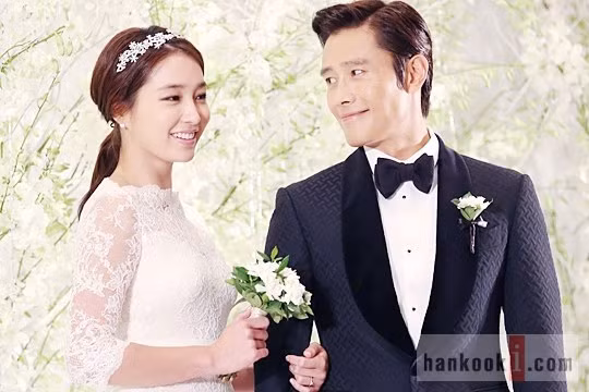 Lee Byung Hun và Lee Min Jung trong đám cưới năm ngoái.