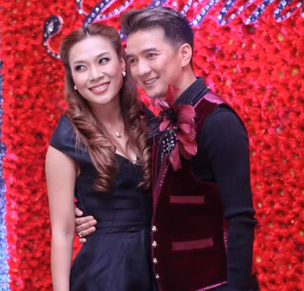 Mặc dù trước đó, anh từng tuyên bố mẫu người yêu lý tưởng của mình là Mỹ Tâm nhưng mãi đến thời điểm hiện tại Đàm Vĩnh Hưng vẫn chưa công khai người yêu thật sự của mình.