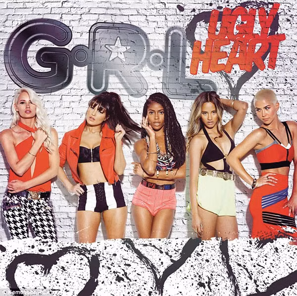 Simone (giữa), 1 trong 5 thành viên của nhóm G.R.L.