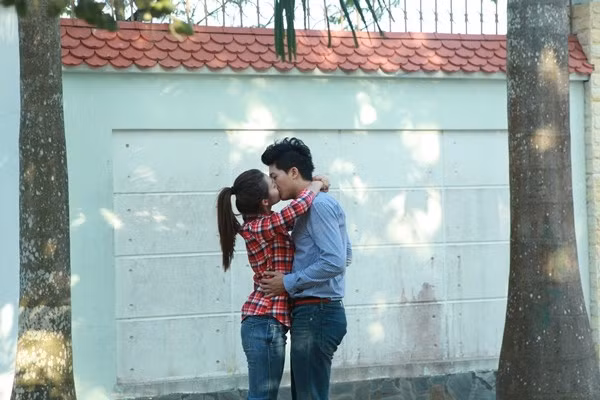 Những hình ảnh nồng nàn của Khả Ngân và Harry Lu trong phim