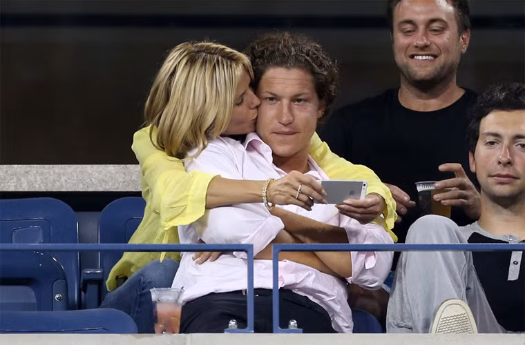 Vài tháng sau, siêu mẫu 41 tuổi đã dắt tay anh chàng kém cô 13 tuổi tới dự một gala ở Cannes.