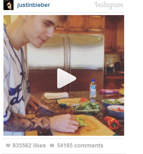 Hình ảnh Justin nấu ăn mà anh khoe trên Instagram.