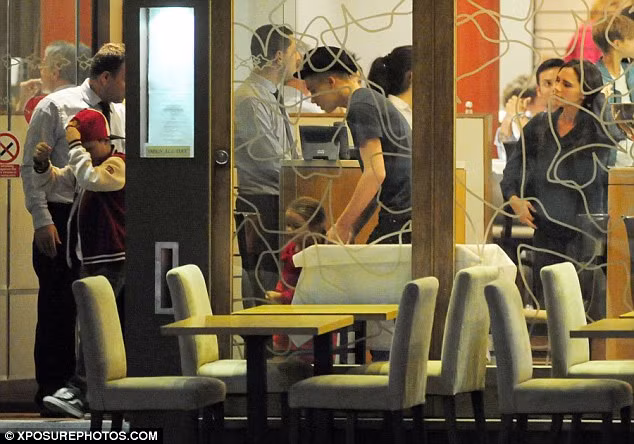 Cả gia đình Beck-Vic đã có buổi ăn tối đầm ấm tại một nhà hàng Italy ở London.