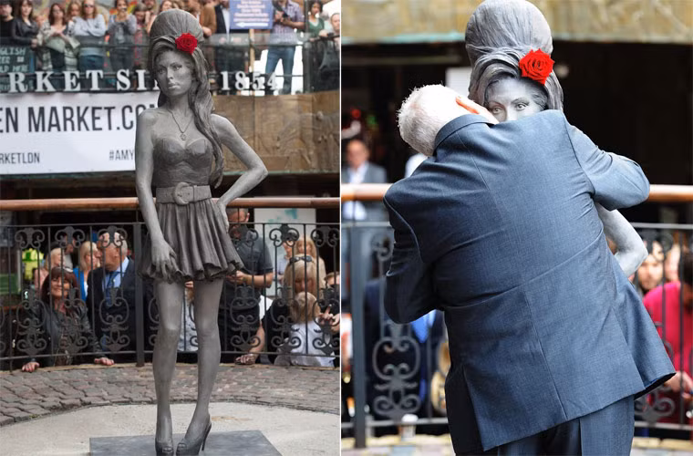 Bức tượng có kích thước y hệt như Amy lúc còn sống, với tư thế đứng một tay chống hông, trên mai tóc dài cài một bông hoa đỏ, style quen thuộc của Winehouse.