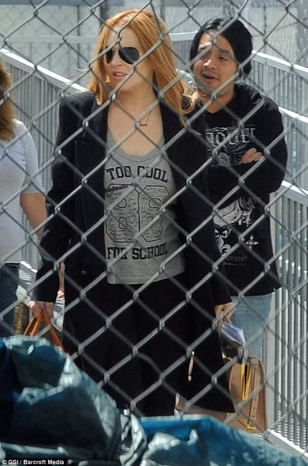 Lindsay Lohan tới lao động công ích trong nhà xác Los Angeles hồi tháng 3/2012.