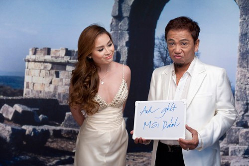 Một trong những bức ảnh dí dỏm, đáng yêu của chú rể Hồng Tơ và cô dâu Kim Loan.