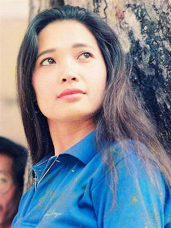 Vẻ trẻ trung quyến rũ của Lê Vân.