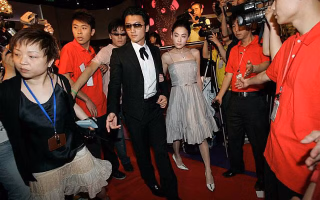 Năm 2004: Tạ Đình Phong và Trương Bá Chi đóng chung bộ phim "The Promise" ở Trung Quốc.