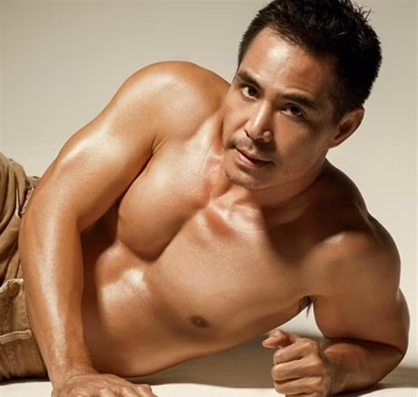 Trung Dũng công khai đồng tính. Mấy ngày qua, công chúng bàn tán xôn xao về thông tin diễn viên Trung Dũng công khai đồng tính, thậm chí sẵn sàng cưới người đồng giới. “Tôi có thể yêu một người đàn ông nếu đó là người tốt, chân thành và đam mê trong tình yêu”. Trung Dũng cũng từng hài hước: “Mọi người có nói tôi đồng tính cũng là chuyện hết sức bình thường. Tôi sẽ rất vui nữa”.