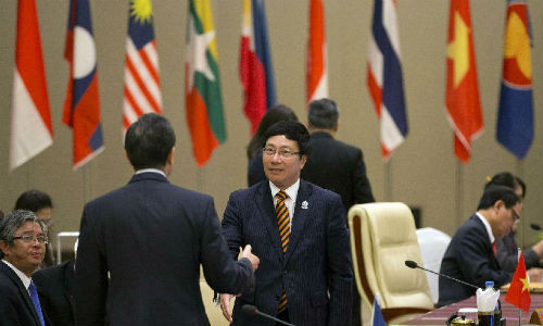 Phó Thủ tướng, Bộ trưởng Ngoại giao Việt Nam Phạm Bình Minh và Bộ trưởng Ngoại giao Trung Quốc Vương Nghị.