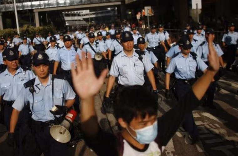 Lực lượng cảnh sát tiếp tục xuống đường bao vây người biểu tình ngày 29/9.