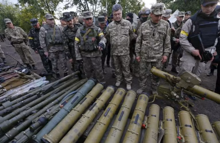 Đích thân Tổng thống Ukraine Petro Poroshenko cũng có chuyến thăm tới Slavyansk sau khi Quân đội Ukraine chiếm được thành phố này.