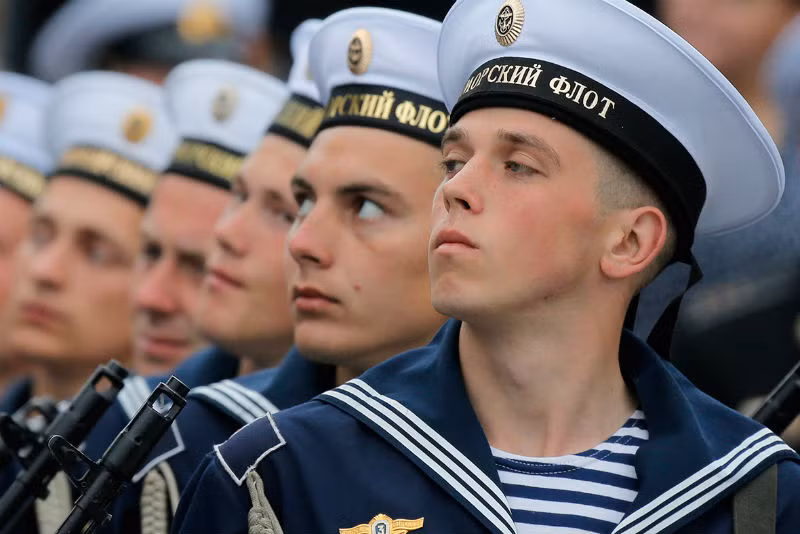 Quân nhân Nga diễu hành mừng chiến thắng trước Phát xít Đức ở Sevastopol, Crimea.