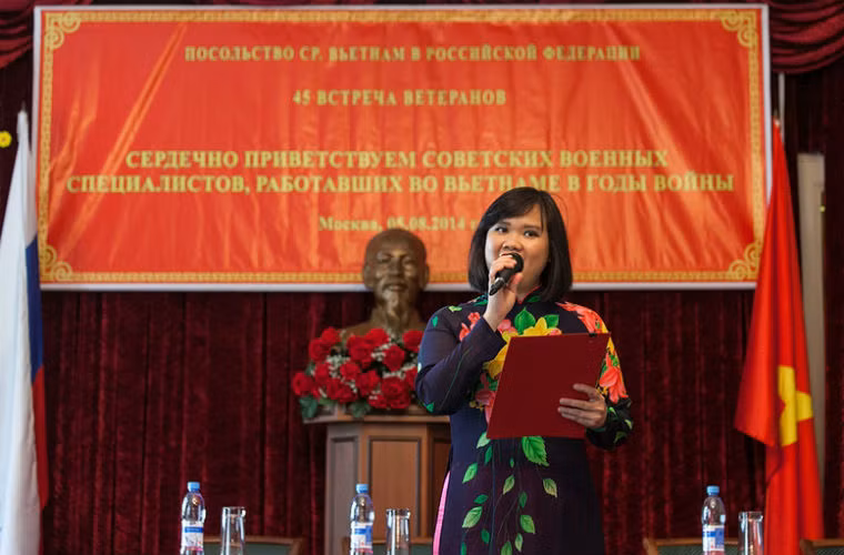 Đây là bữa tiệc được tổ chức vào ngày 5/8 hàng năm - ngày đánh dấu sự kiện máy bay Mỹ đầu tiên bị bắn rơi ở Việt Nam.