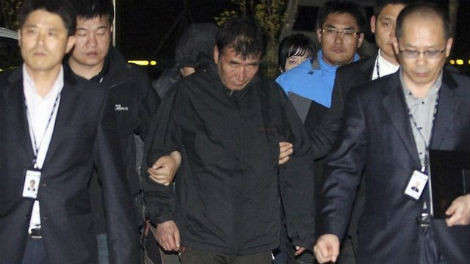 Thuyền trưởng Lee Jun-seok của phà Sewol bị bắt tối 18/4.