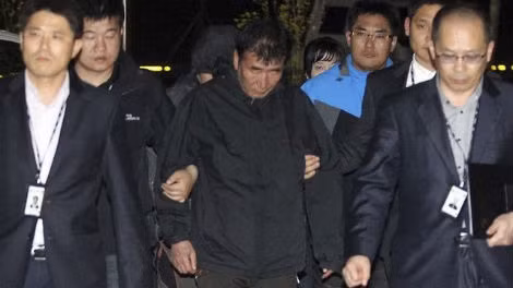 Thuyền trưởng Lee Jun-seok của phà Sewol bị bắt tối 18/4.