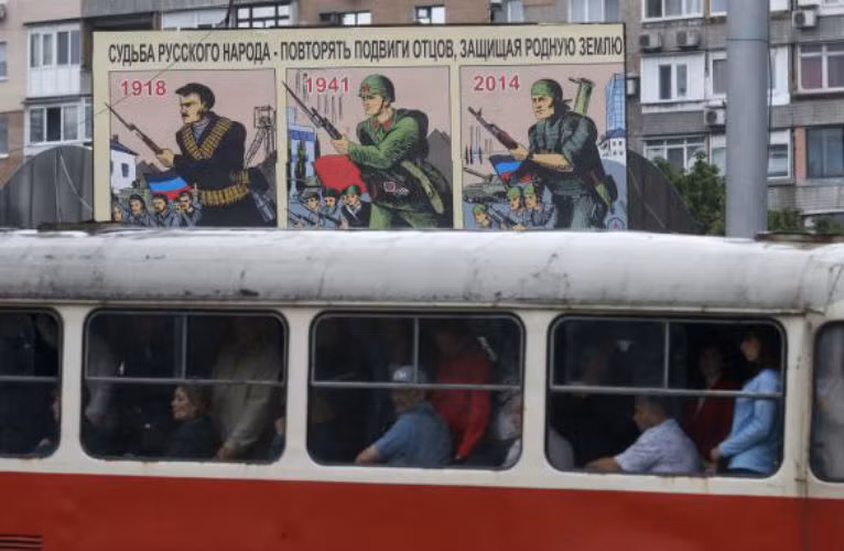 Người dân được sơ tán ra khỏi Donetsk.