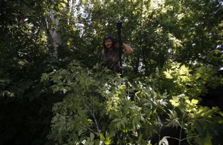 Các binh sĩ thuộc Tiểu đoàn Vostok tại các điểm mai phục bên ngoài Donetsk.