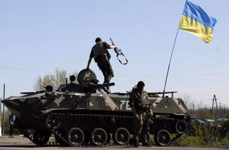 Xe chiến đấu đổ bộ đường không BMD-1 của Quân đội Ukraine tại một điểm kiểm soát.