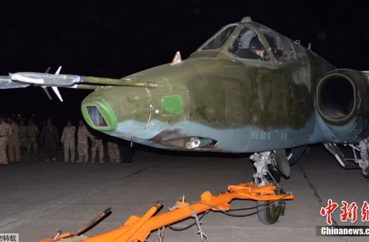 Iraq từng sử dụng máy bay chiến đấu Su-25 với tần suất cao trong cuộc chiến Iran-Iraq những năm 1980 nhưng kể từ năm 2002, Su-25 đã bị ngừng hoạt động ở Iraq.