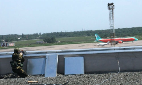Lực lượng ly khai chiếm quyền kiểm soát sân bay Donetsk.