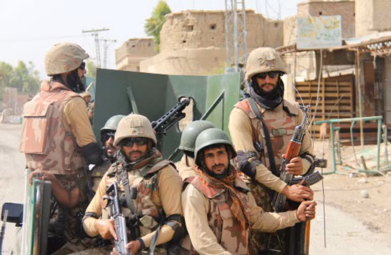 Hàng nghìn binh sĩ Pakistan được triển khai tới khu vực sau các cuộc dội bom của Không quân Pakistan.