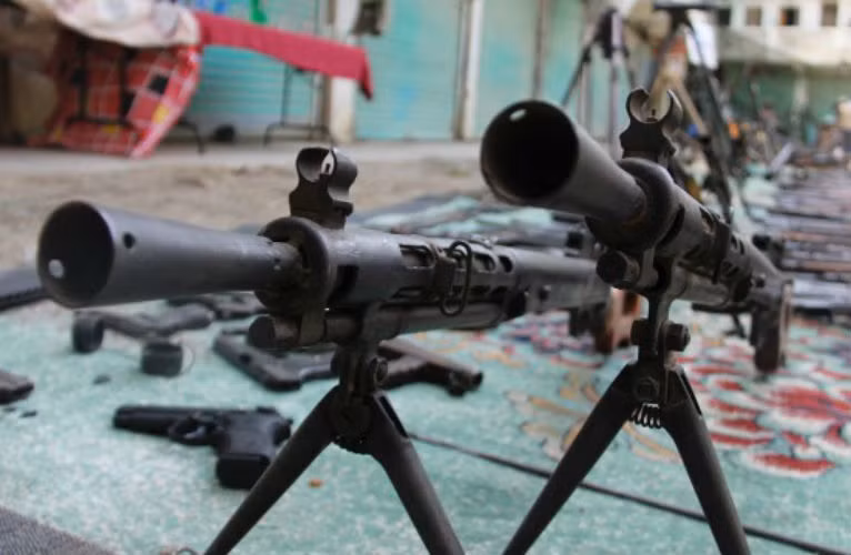 Vũ khí của phiến quân được Quân đội Pakistan trưng bày.