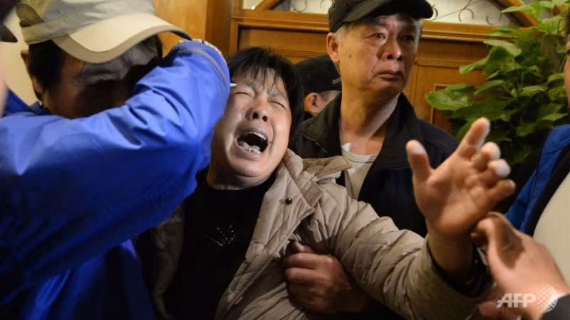 Thân nhân hành khách trên chuyến bay MH370 đau đớn khi nghe tin máy bay mất tích.