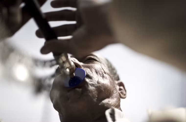 Phụ thuộc vào Thổ Nhĩ Kỳ, TRNC có hàng chục nghìn người Thổ Nhĩ Kỳ định cư cùng với khoảng 35.000 lính Thổ Nhĩ Kỳ thường trú.