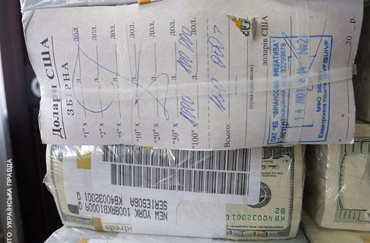 Số tiền mặt tìm được tại căn hộ của cựu bộ trưởng E.Stavitskyi được cho là bị bỏ lại khi quan chức này không đủ thời gian tháo chạy.