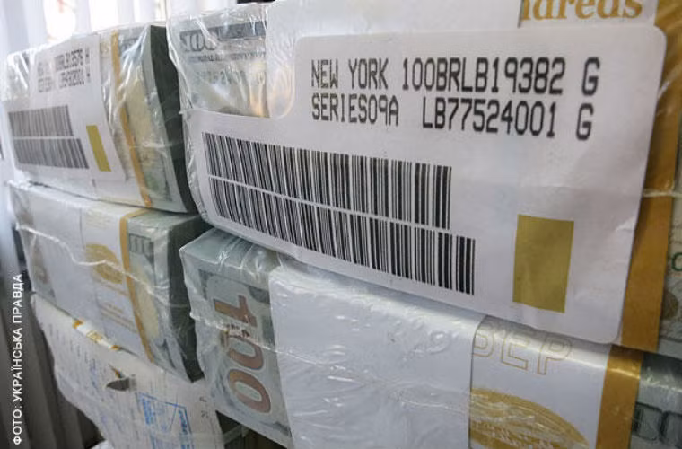 Tại một ngôi nhà của cựu bộ trưởng E.Stavitskyi, các thanh tra Ukraine tìm được gần 5 triệu USD tiền mặt.