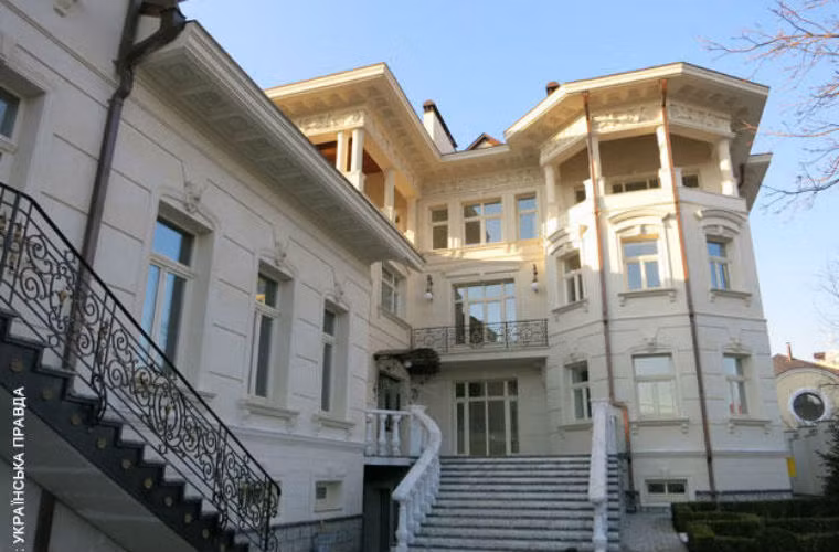 Trong ngày 10/10, Viện công tố tối cao Ukraine đã đồng thời thực hiện 32 cuộc lục soát trong khuôn khổ điều tra các vụ hình sự liên quan đến các cựu bộ trưởng E.Stavitskyi và N.Prisyazhnyuk.