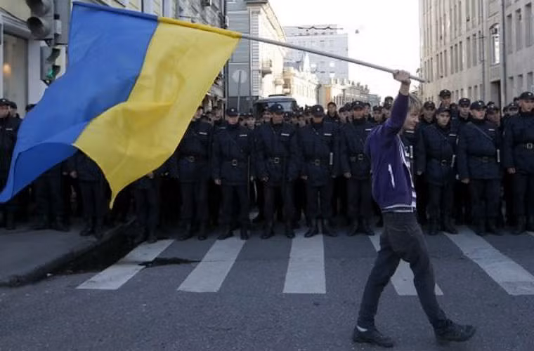 Theo phóng viên hãng RT, có khoảng 26.000 người tham gia cuộc biểu tình này.