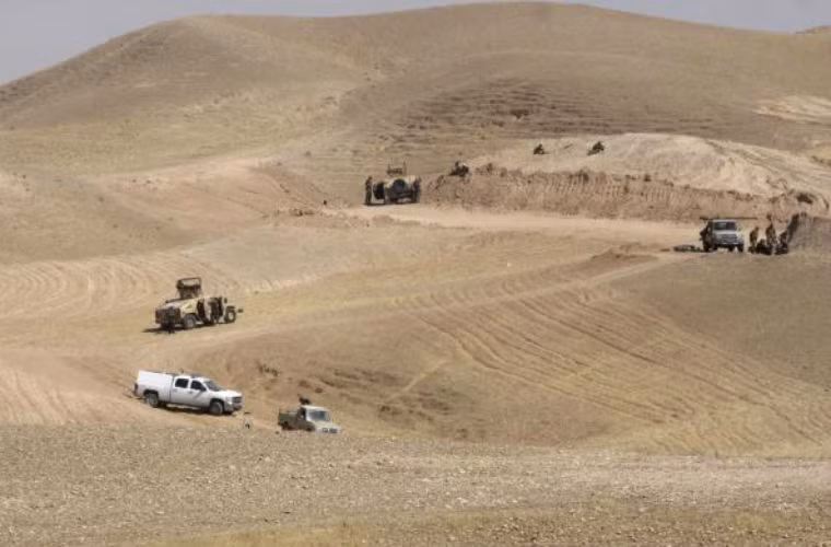 Quân đội Iraq với sự hỗ trợ lực lượng an ninh Kurdish và quân tình nguyện đang phản công phiến quân Nhà nước Hồi giáo Iraq và Levant.