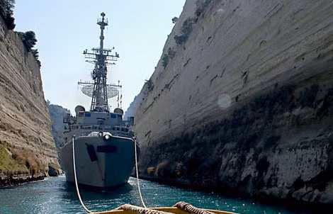 Khinh hạm Dupleix của Pháp.