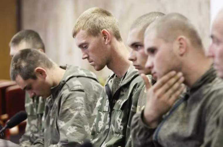 Binh sĩ Nga bị Ukraine bắt giữ do vượt biên giới.