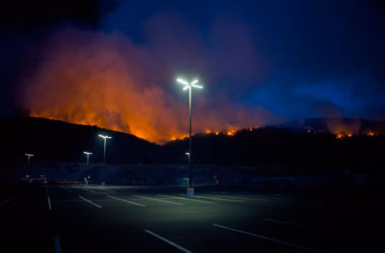 Nỗ lực cứu hỏa các lực lượng phòng cháy chữa cháy tiếp diễn cả ngày lẫn đêm tại San Marcos. Cơ quan bảo vệ rừng và kiểm soát đám cháy của bang California cho biết, kể từ đầu năm nay, cơ quan này đã phải ứng phó với hơn 1.350 đám cháy, cao gấp đôi so với mức trung bình khoảng 700 đám cháy tính đến thời điểm này hàng năm.