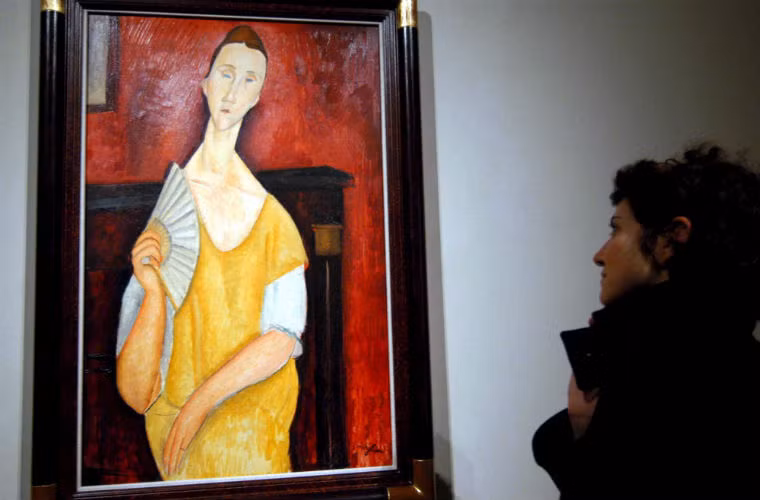 Tổng giá trị 5 bức tranh bị đánh cắp là 500 triệu USD. Trong ảnh là bức La femme a l'aventail của Modigliani.