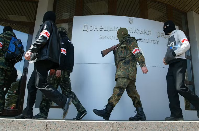 Lực lượng tự vệ vùng Donbass trong ngày 16/4 cũng đã chiếm được trụ sở hội đồng thành phố Donetsk.