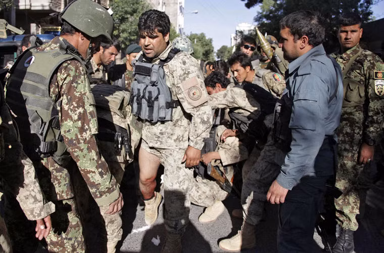 Một nhân viên an ninh Afghanistan bị thương trong chiến dịch. Theo thống kê, có 5 nhân viên an ninh Afghanistan đã bị thương trong chiến dịch.