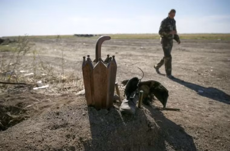 Ngôi mộ không tên dành cho 1 binh sĩ Ukraine hi sinh ở Lugansk.