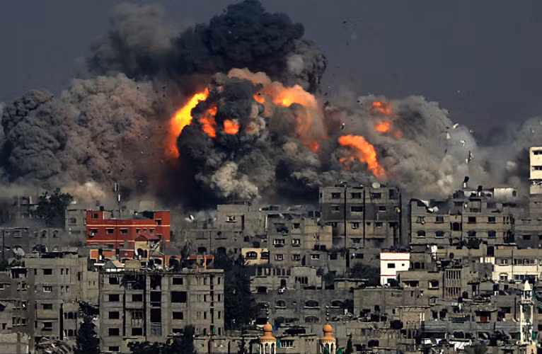 Khu vực Tuffah của dải Gaza bị Israel pháo kích.