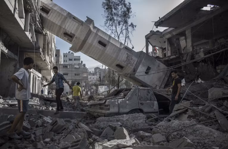 Một nhà thờ ở dải Gaza bị phá hủy vì trúng pháo kích.